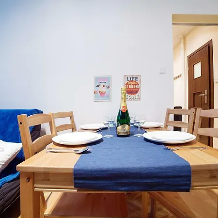 Classy Near Old Town And Metro 公寓